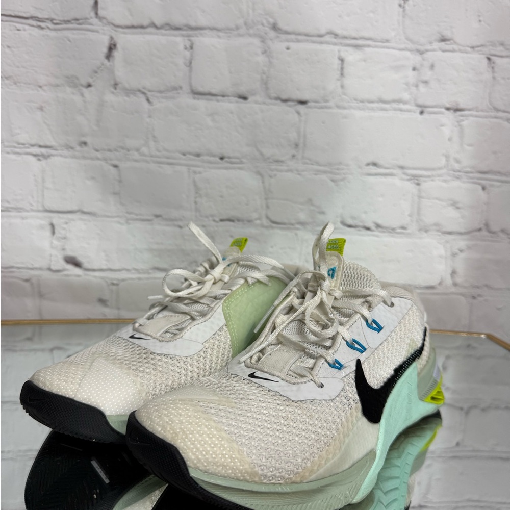Nike react White and Green Sneakers size 7.5